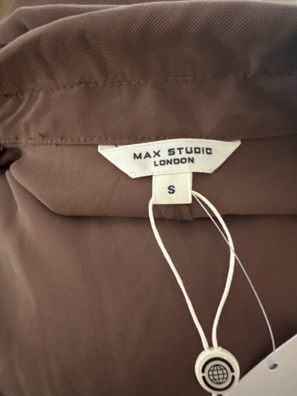 Max Studio Brown Single-Button Relaxed Blazer

“relaxed fit / oversized look” - Picture 4 of 6